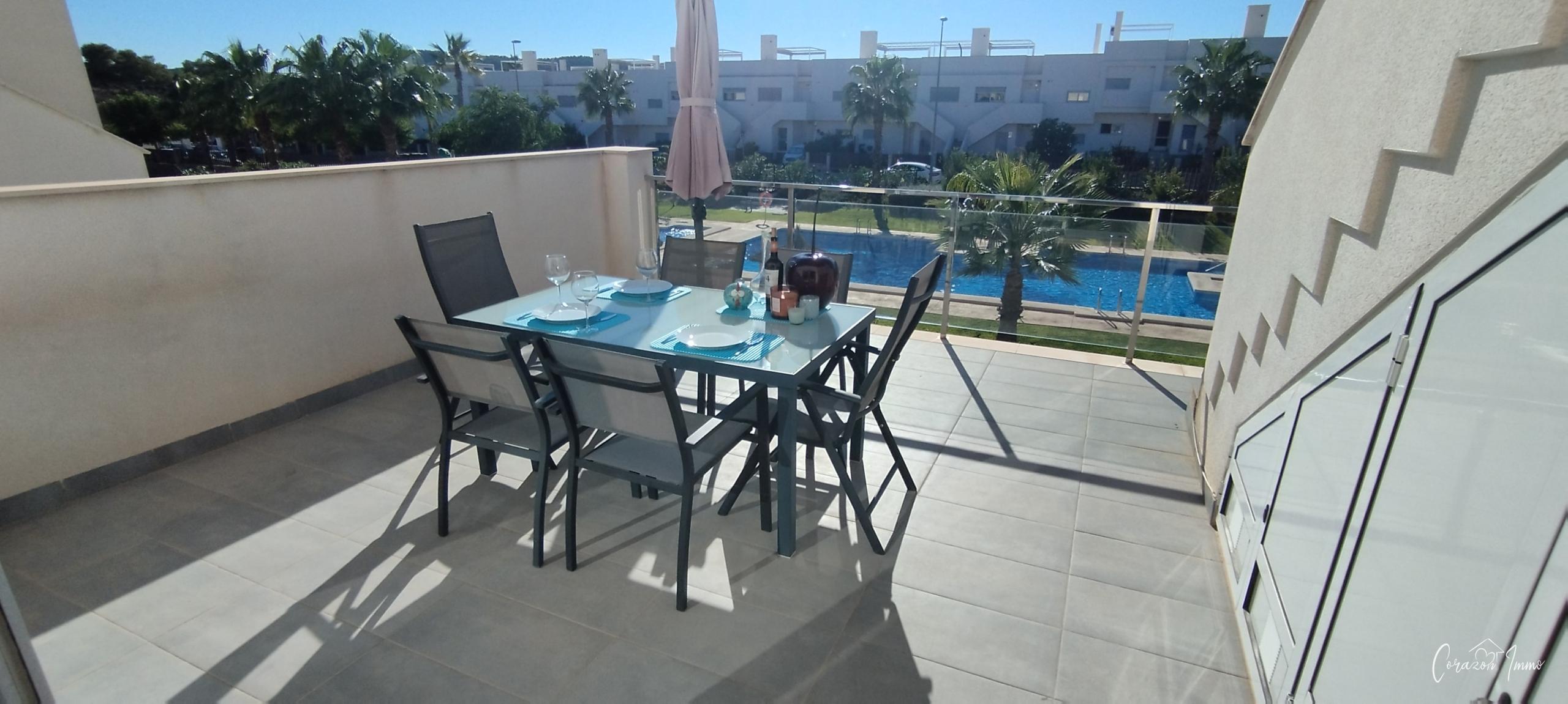 Penthouse te koop in Vistabella Golf- Corazon Immo Mooi groot terras met zicht op het gemeenschappelijk zwembad REF CI1023